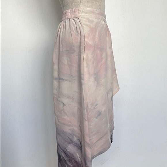 Elegant Gradient Skirt - Picture 4 of 9